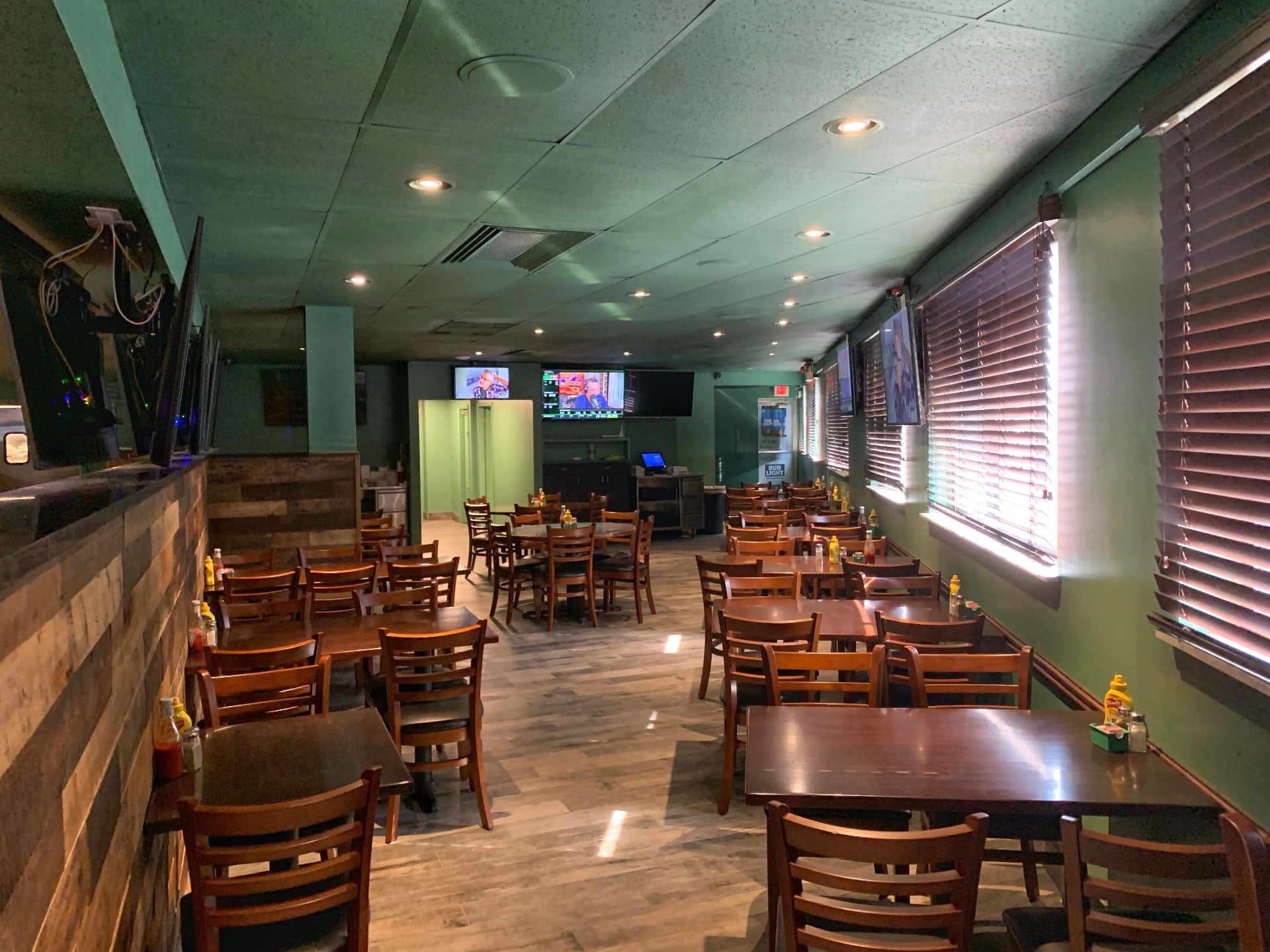O'B Clark's dining room with booths and tables